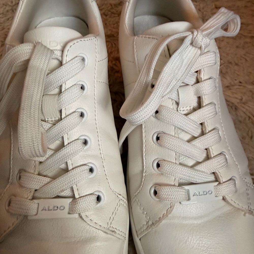 Aldo Classic White Everyday Sneakers - W 8.5 - Picture 3 of 6